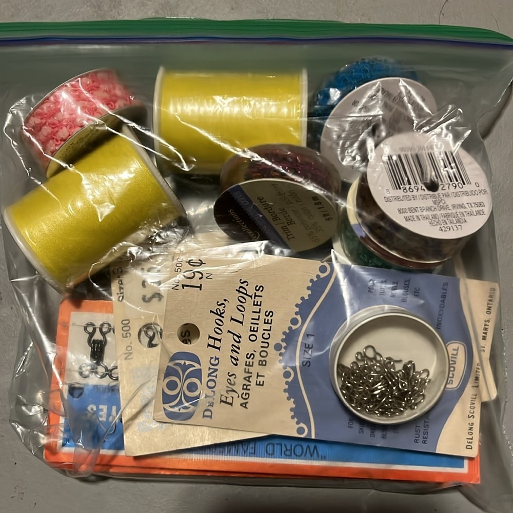 Sewing accessories 🧵 🪡 thread, trim, hooks